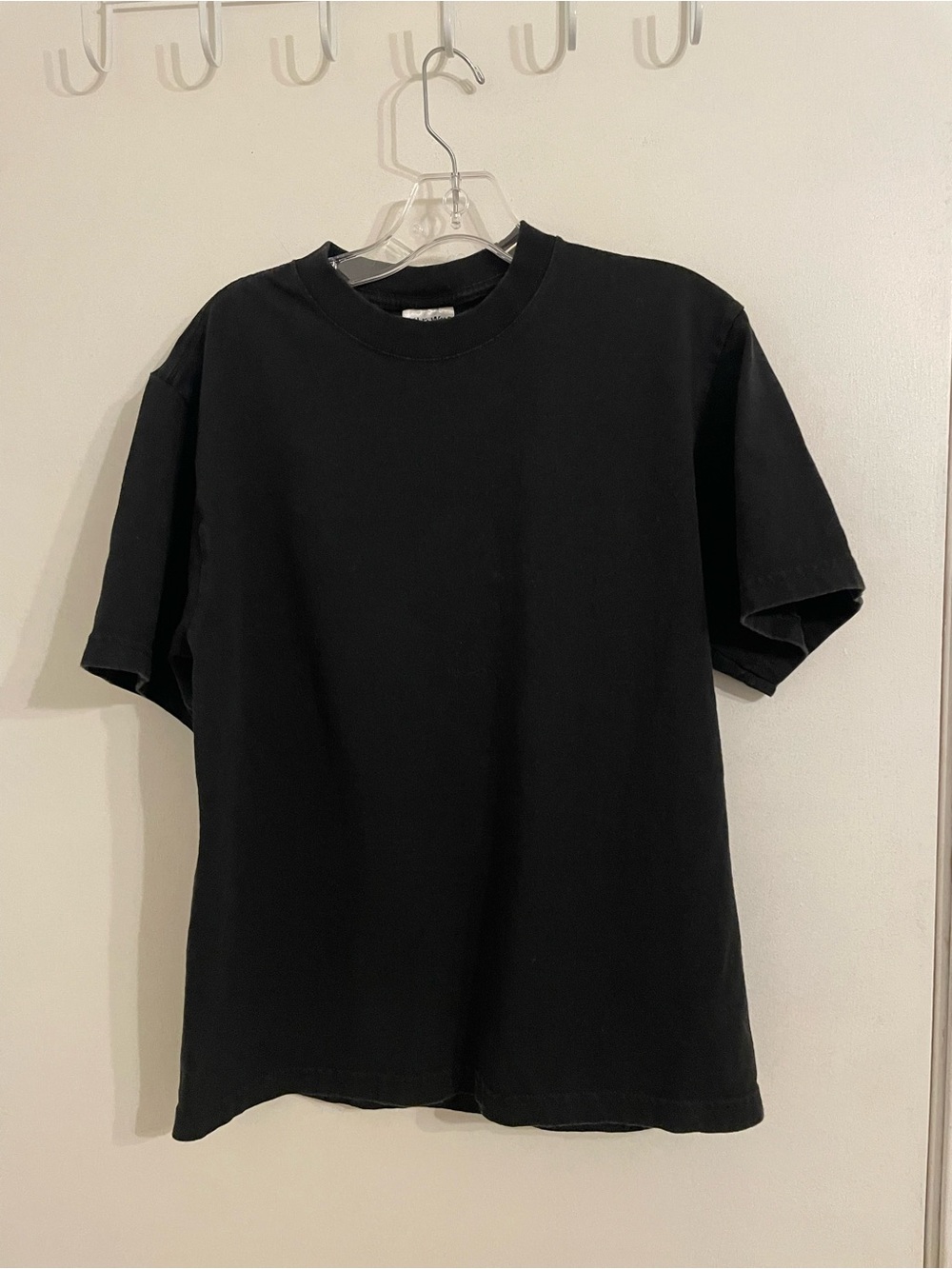 Men's Black Short-Sleeve Crewneck Tee - Classic Everyday Essential